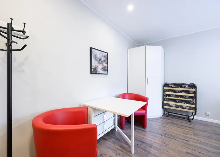 3 Maja 32b -b By Homeprime *